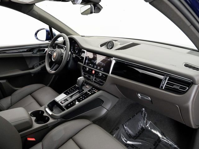 Certified 2025 Porsche Macan image 24