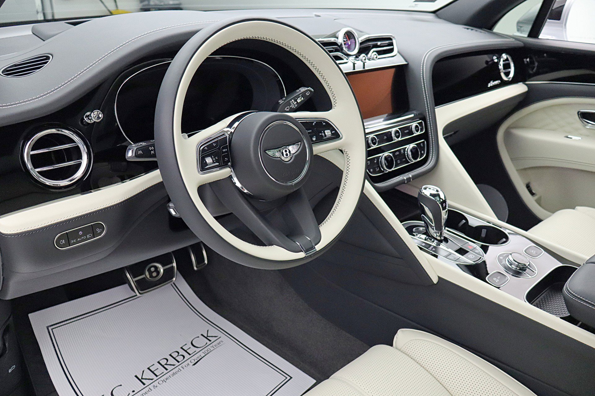 Used 2024 Bentley Bentayga Extended Wheelbase image 28