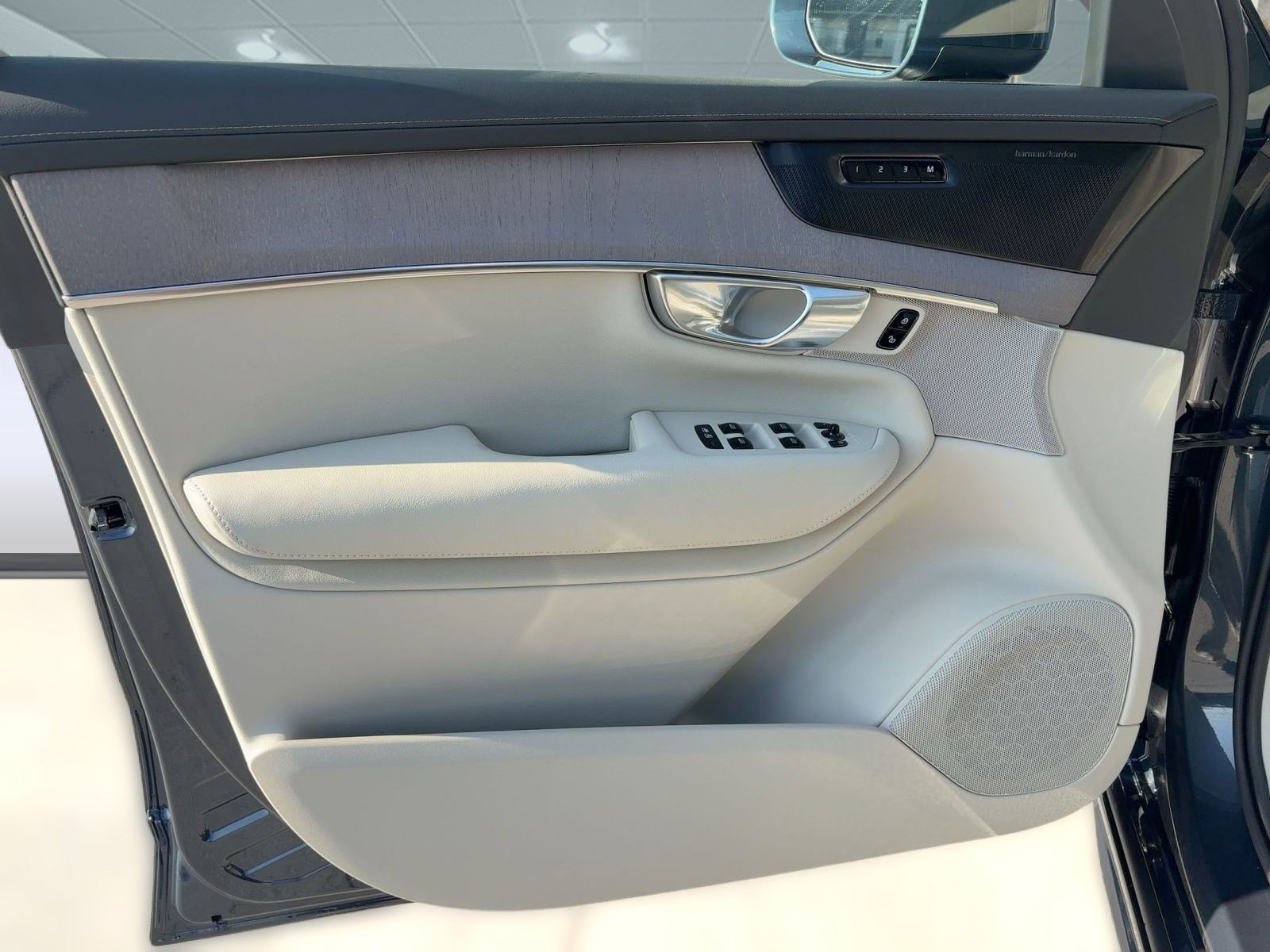 New 2026 Volvo XC90 B6 Ultra image 22