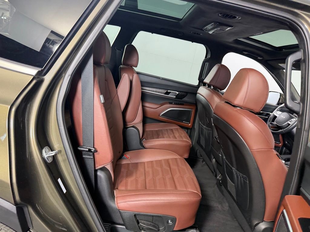 Used 2024 Kia Telluride SX Prestige w/ Towing Package image 29