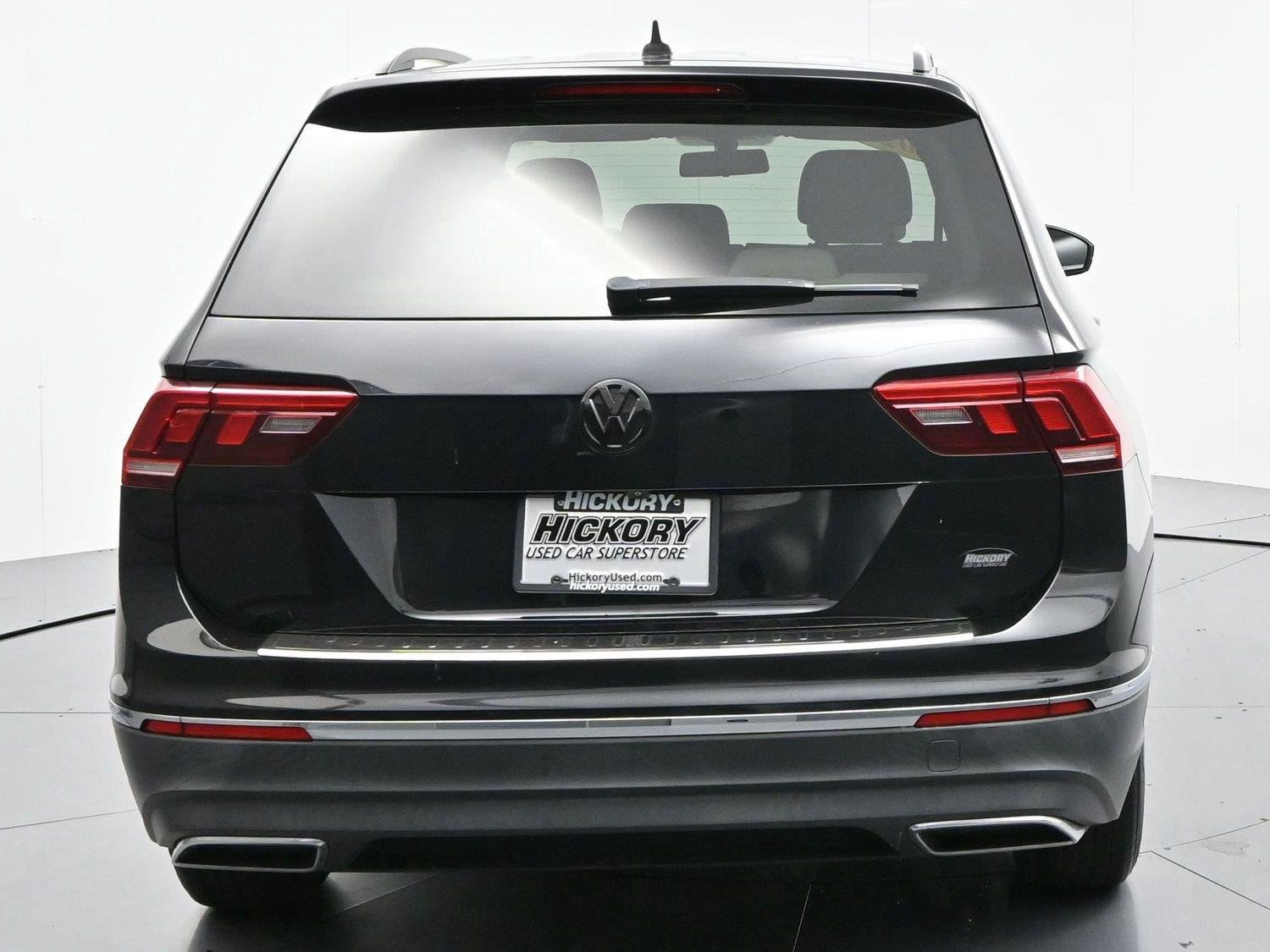 Used 2020 Volkswagen Tiguan SE w/ Panoramic Sunroof Package FWD image 6