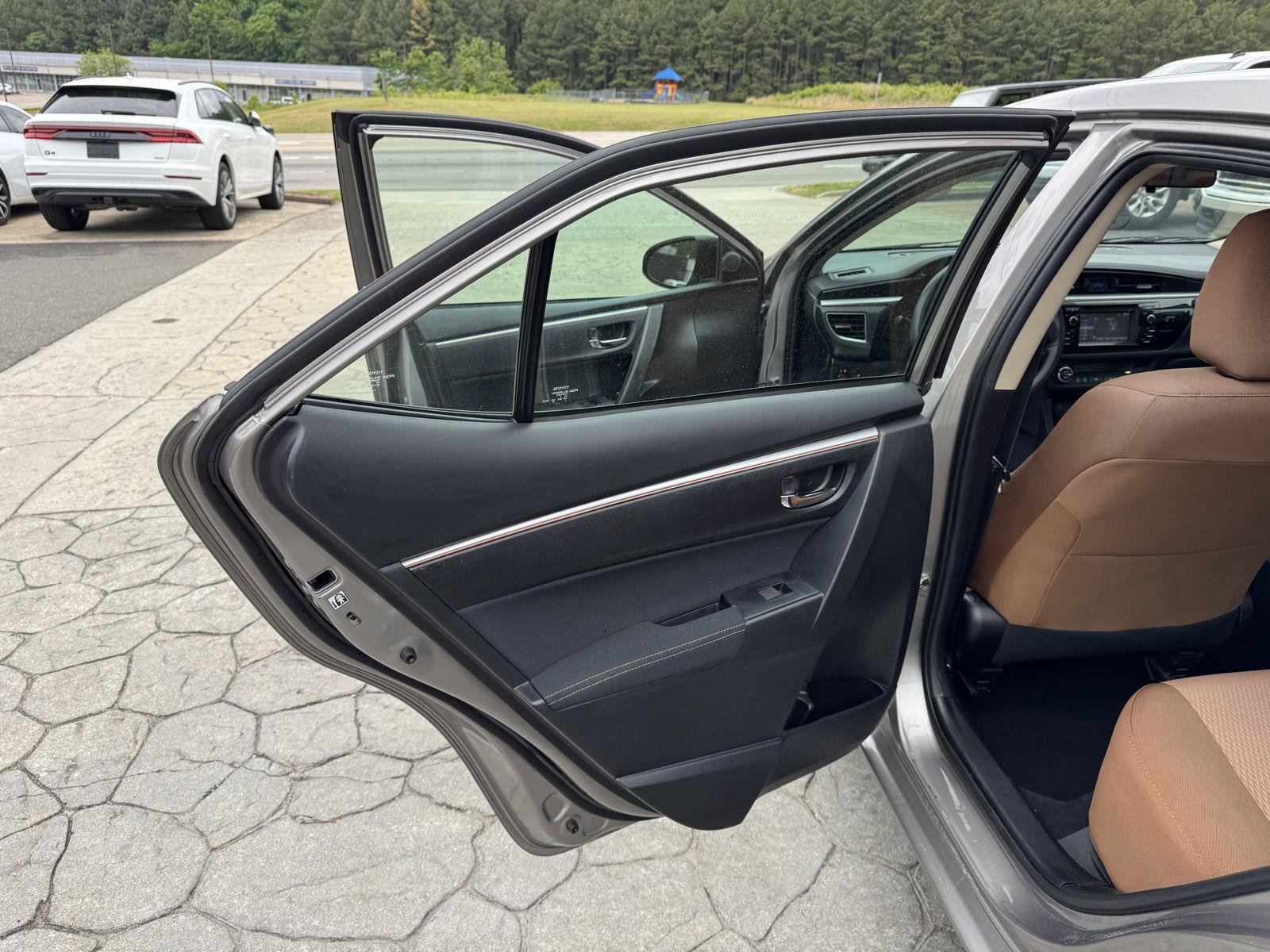 Used 2015 Toyota Corolla LE FWD image 7
