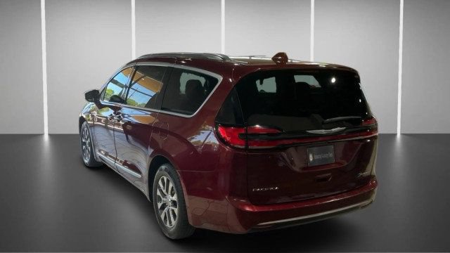 Used 2021 Chrysler Pacifica Pinnacle FWD image 10