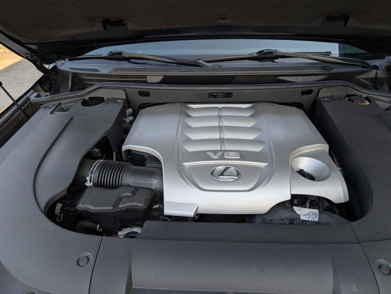 Used 2013 Lexus LX 570 4WD w/ Luxury Pkg w/Pre-crash image 29