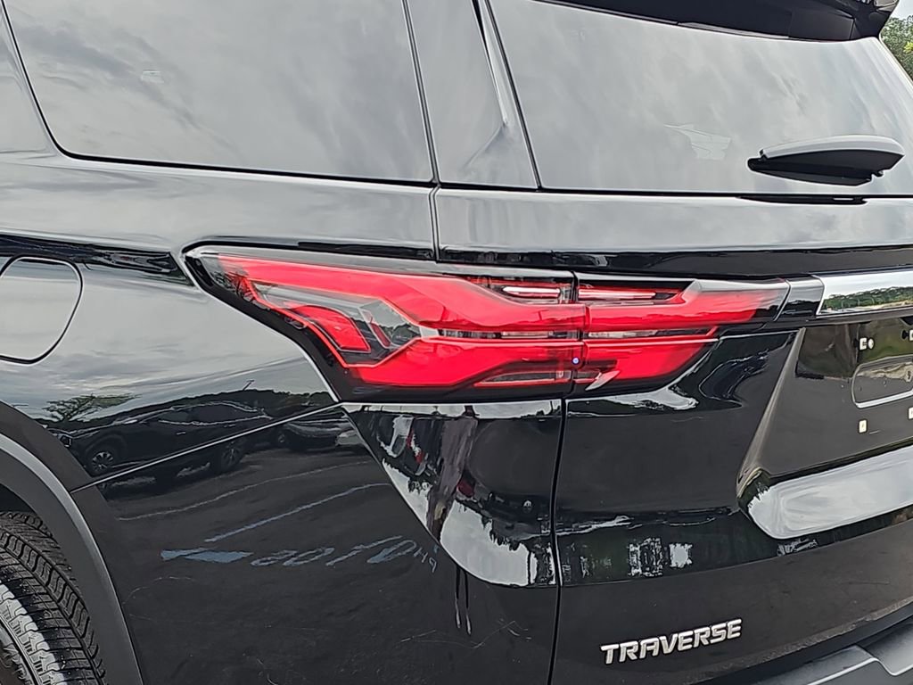 Used 2023 Chevrolet Traverse LT FWD image 39