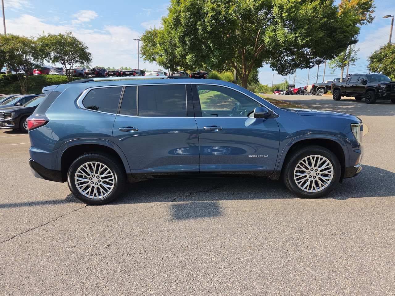 Used 2026 GMC Acadia Denali w/ Super Cruise Package FWD image 9