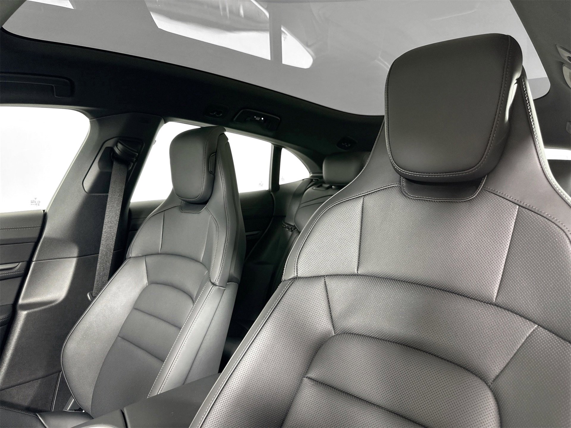 Certified 2025 Porsche Taycan 4S image 5