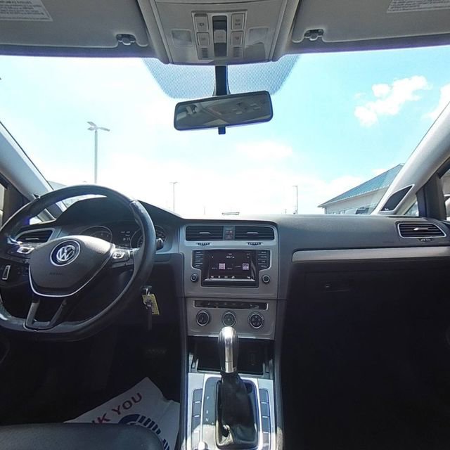 Used 2015 Volkswagen Golf 4-Door image 17