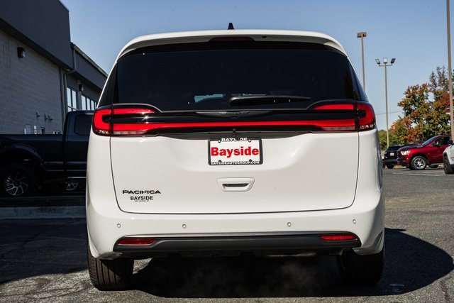 New 2026 Chrysler Pacifica Select image 6