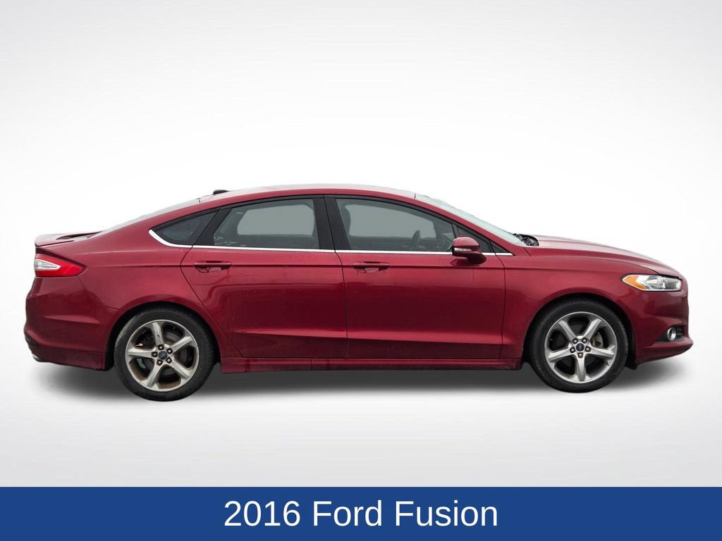 Used 2016 Ford Fusion SE w/ Equipment Group 201A FWD image 2