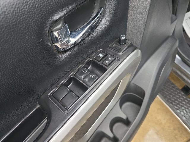 Used 2017 Nissan Titan SV image 11