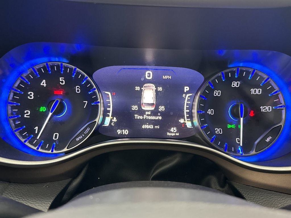 Used 2023 Chrysler Pacifica Touring-L image 25