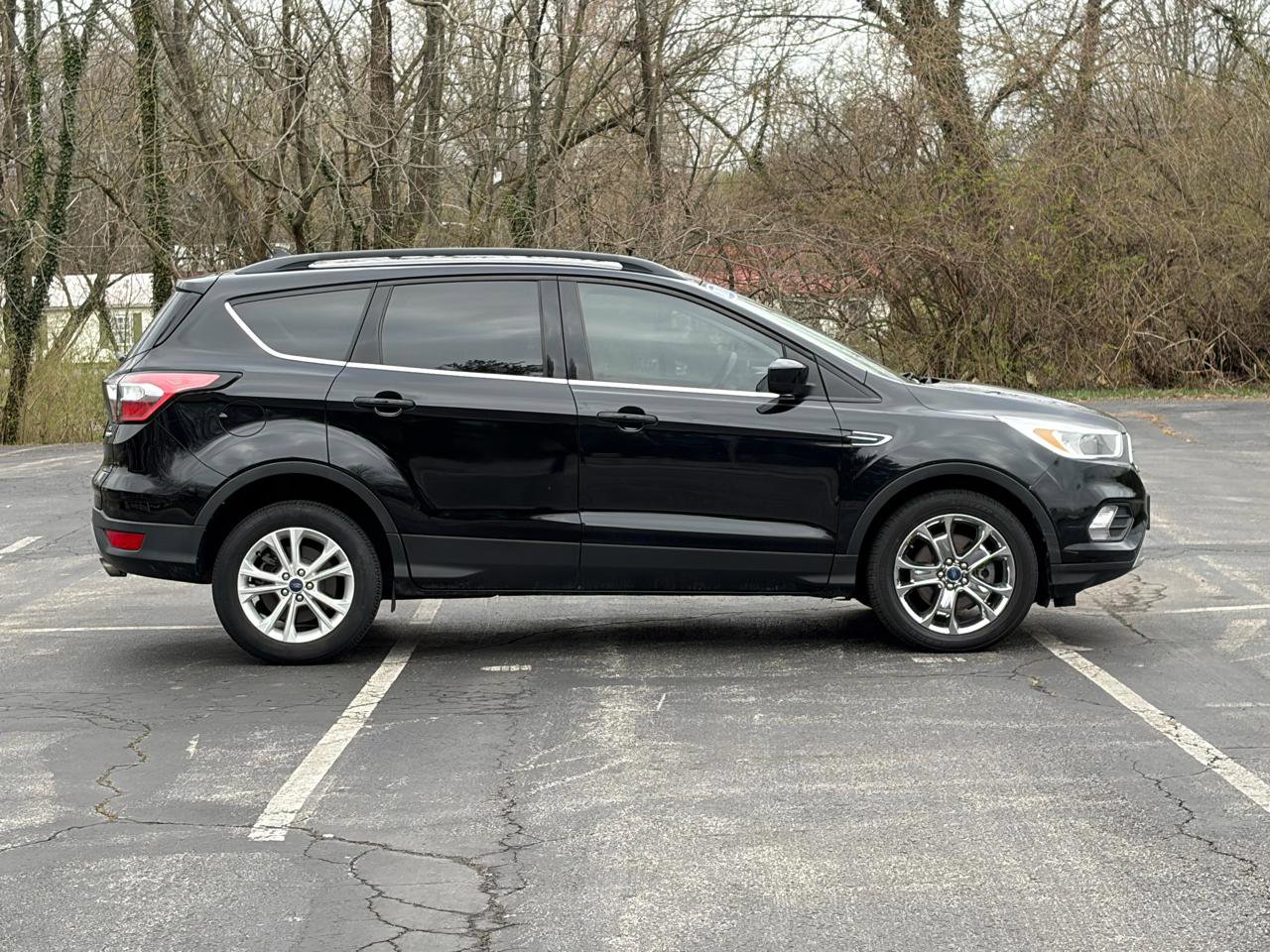 Used 2018 Ford Escape SE w/ SE Sync 3 Package AWD/4WD image 9