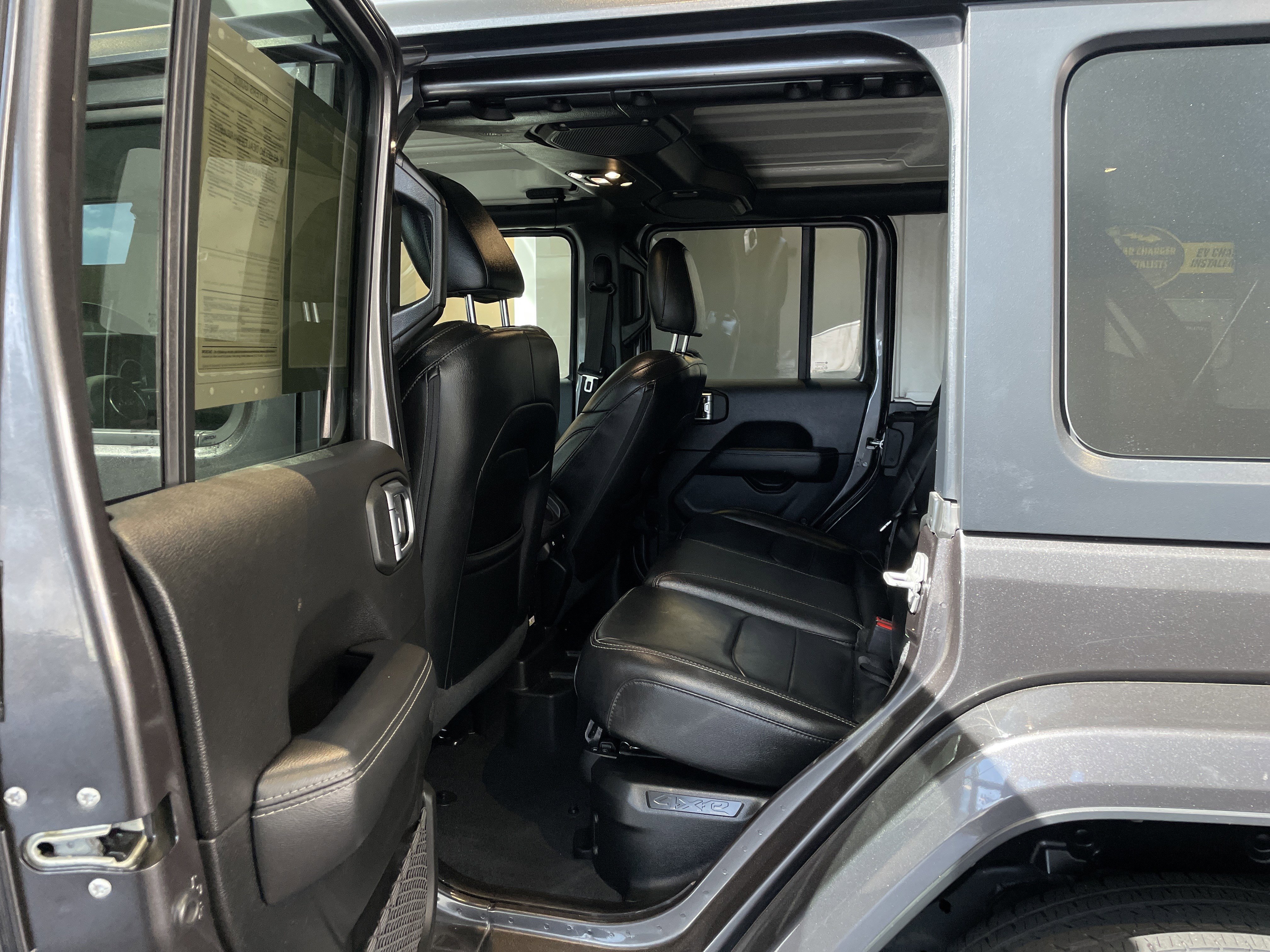 Used 2021 Jeep Wrangler Unlimited Sahara w/ Cold Weather Group AWD/4WD image 33