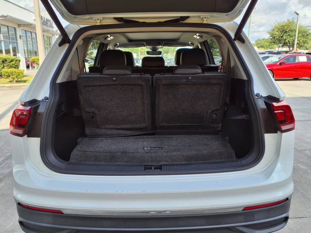 Used 2022 Volkswagen Tiguan SE w/ Panoramic Sunroof Package image 33