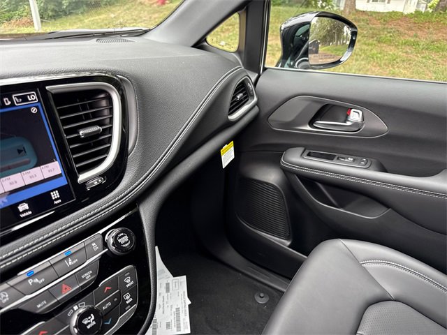 New 2026 Chrysler Pacifica Select image 26