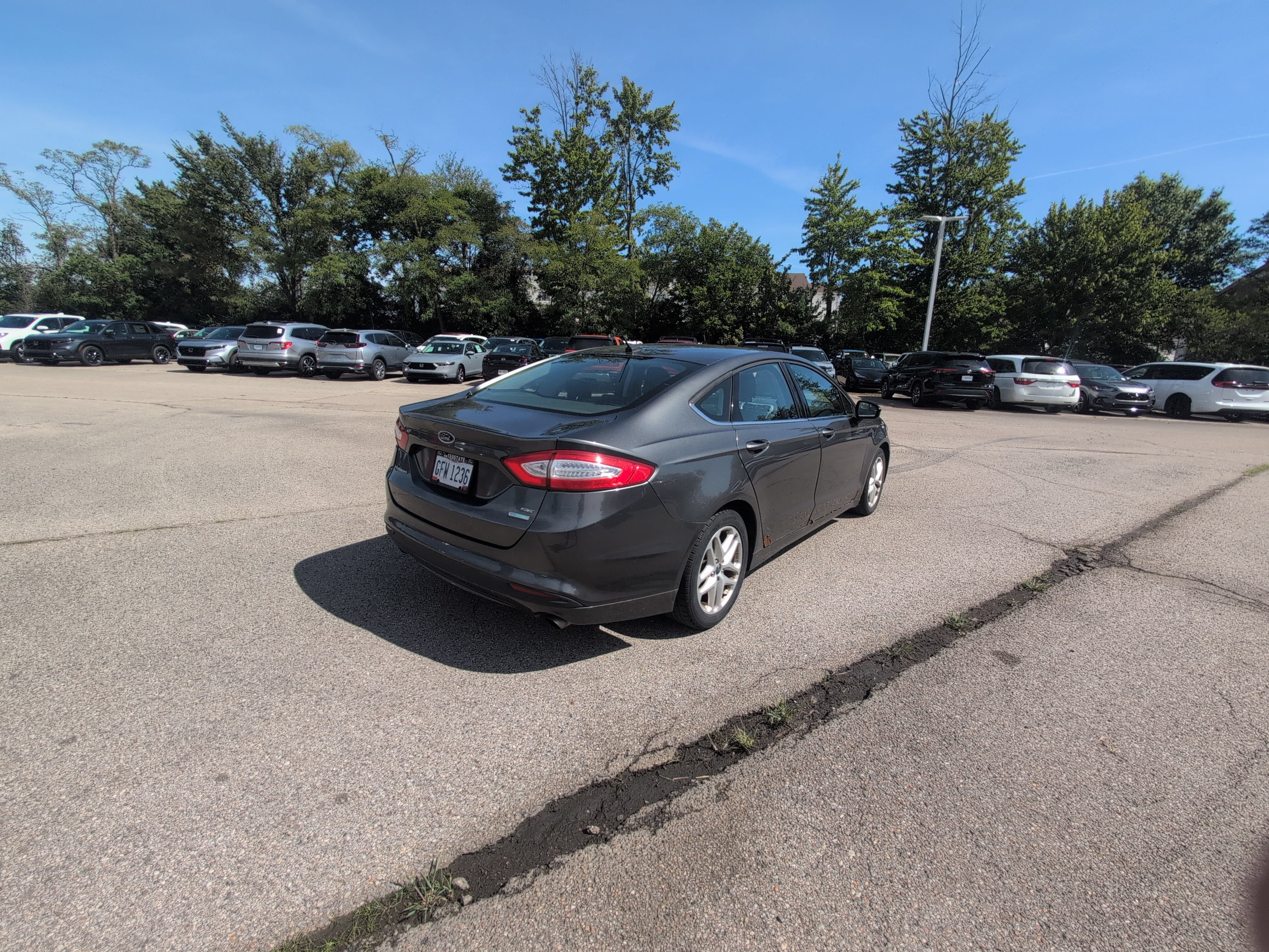 Used 2016 Ford Fusion SE FWD image 22