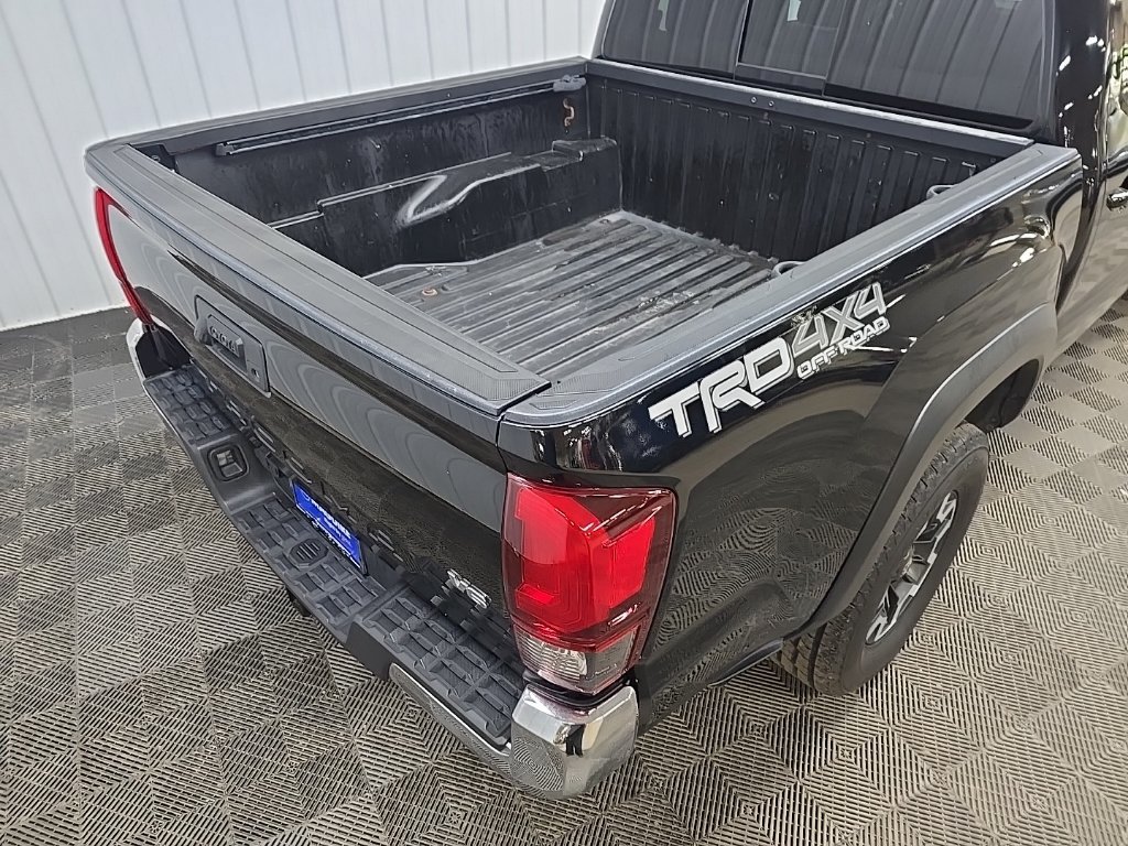 Used 2019 Toyota Tacoma TRD Off-Road AWD/4WD image 11