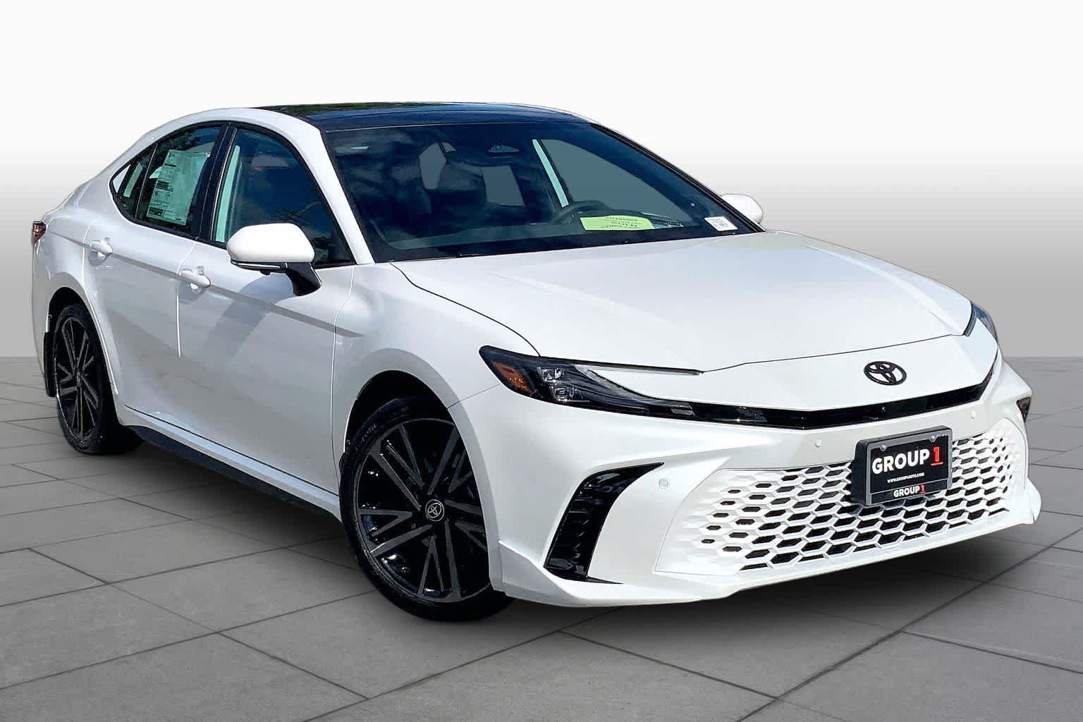 New 2026 Toyota Camry Hybrid FWD image 2