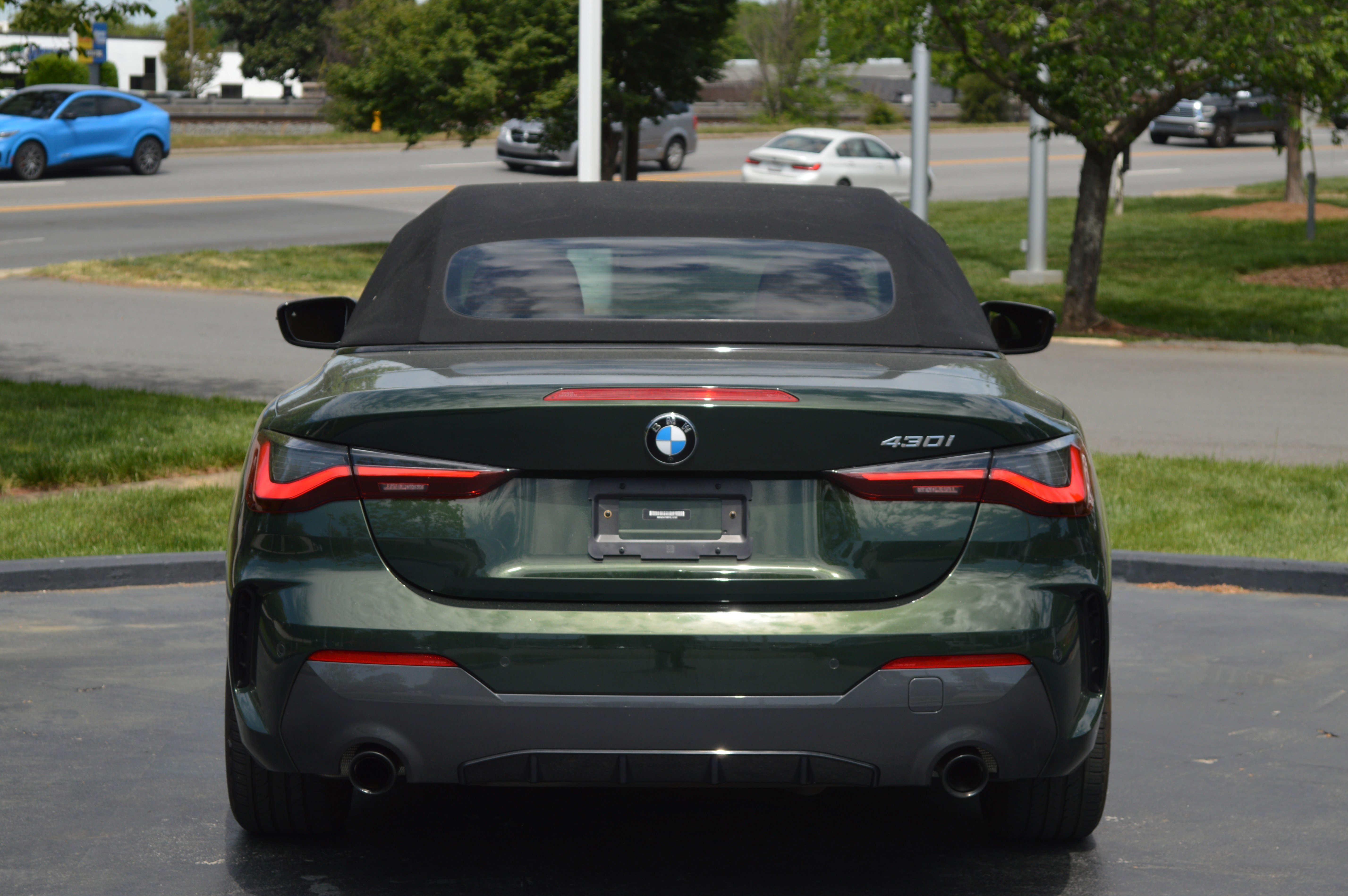 Used 2023 BMW 430i Convertible w/ M Sport Package image 18