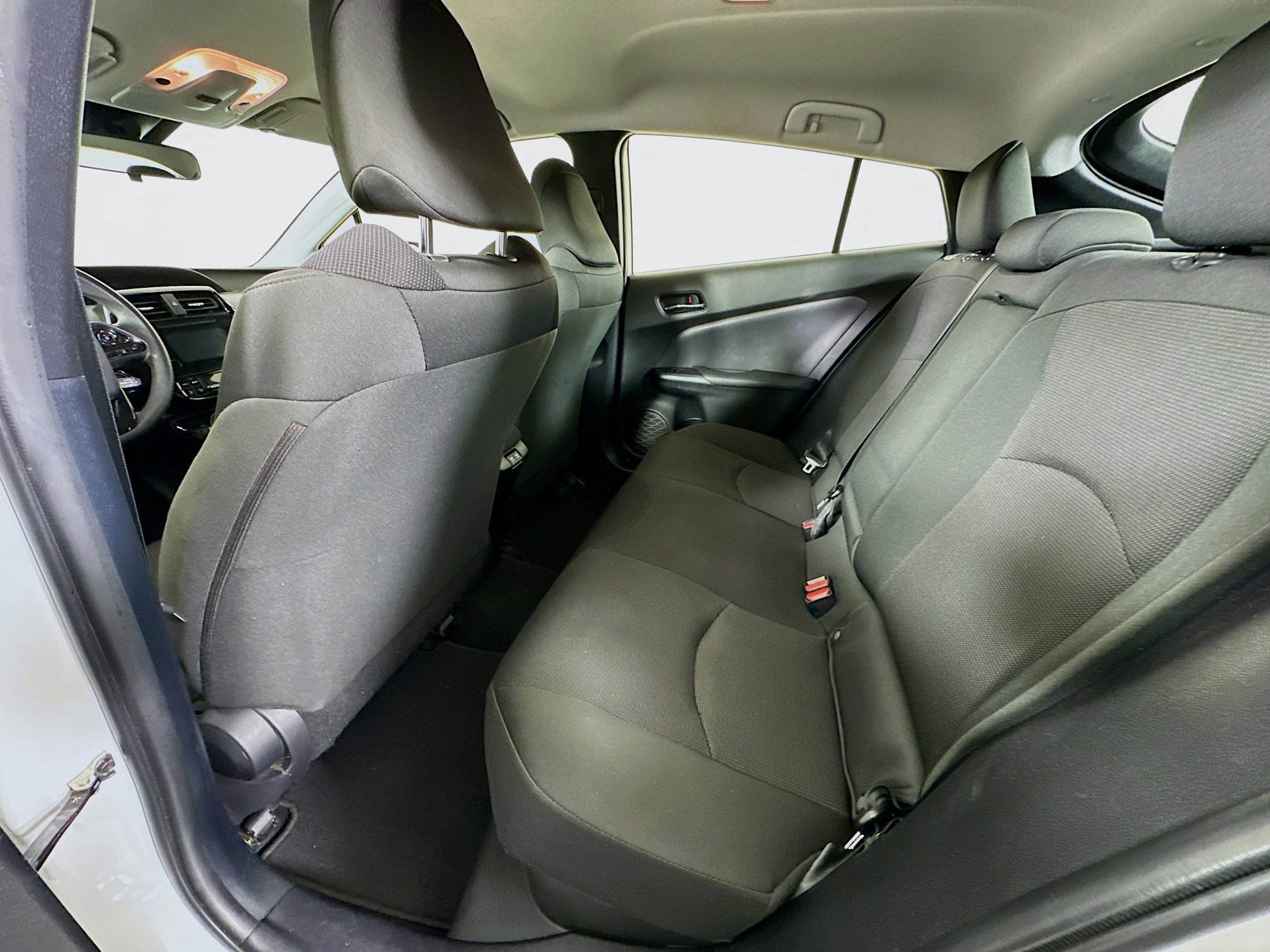Used 2019 Toyota Prius L Eco w/ Carpet Mat Package FWD image 25