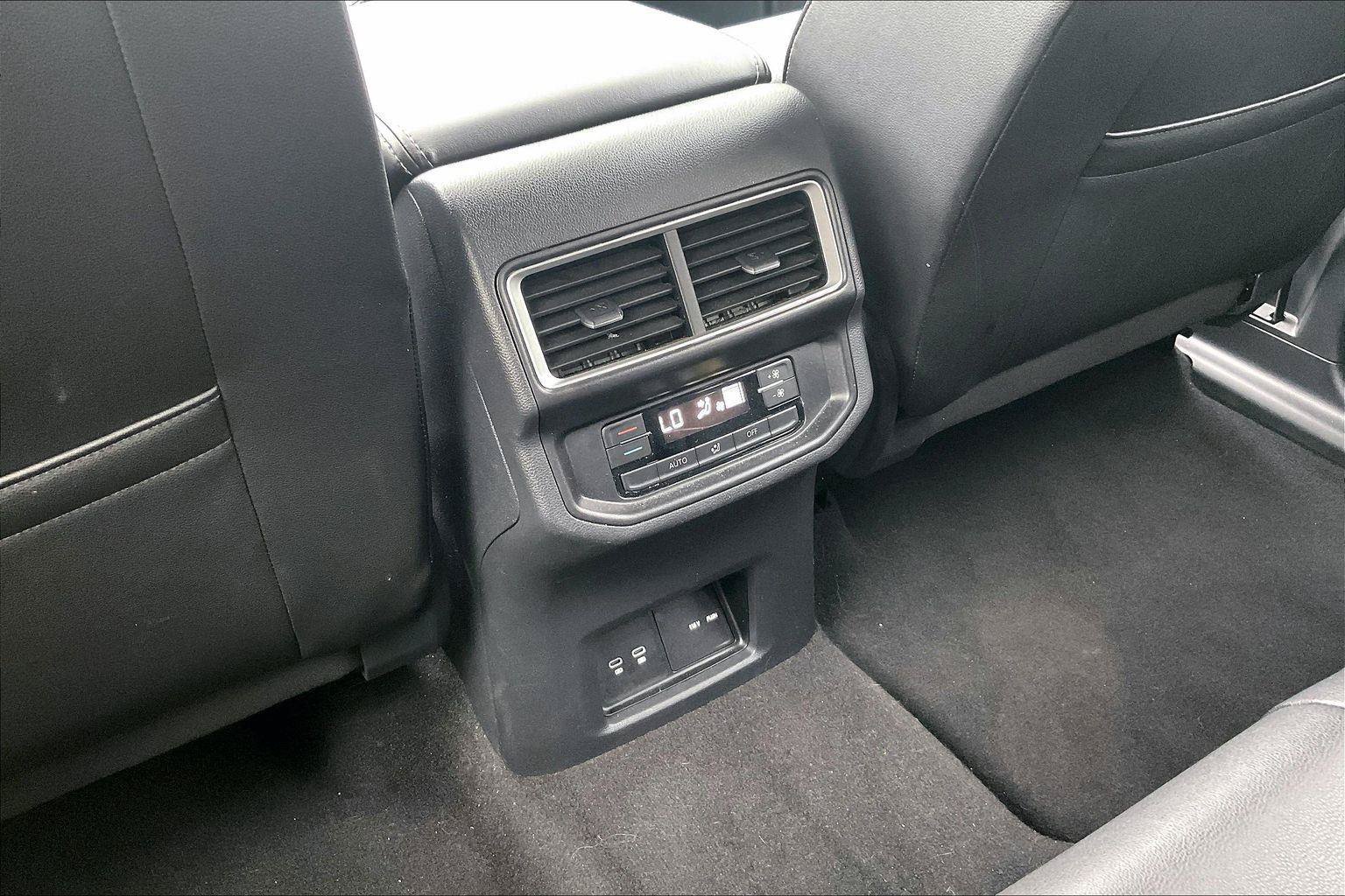 Used 2025 Volkswagen Atlas SE AWD/4WD image 32
