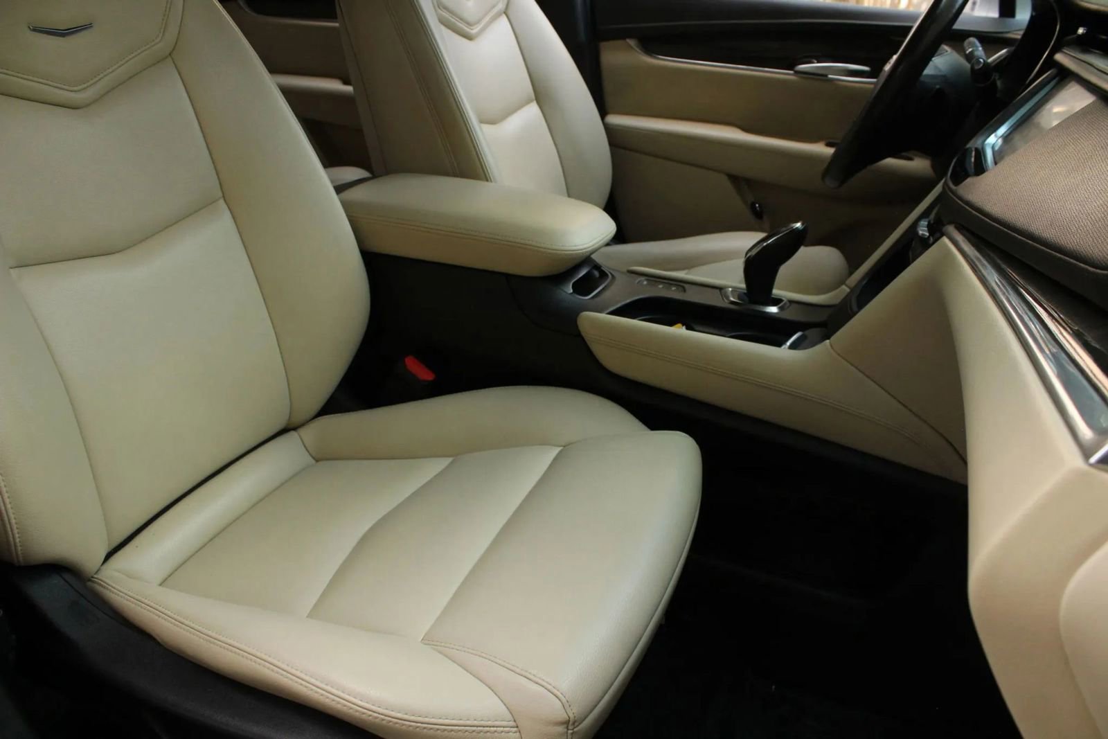 Used 2018 Cadillac XT5 AWD image 67