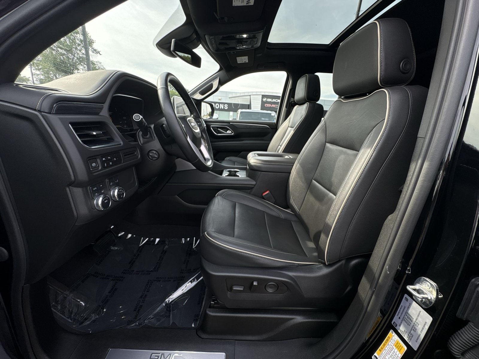 Used 2023 GMC Yukon SLT w/ SLT Premium Package AWD/4WD image 13