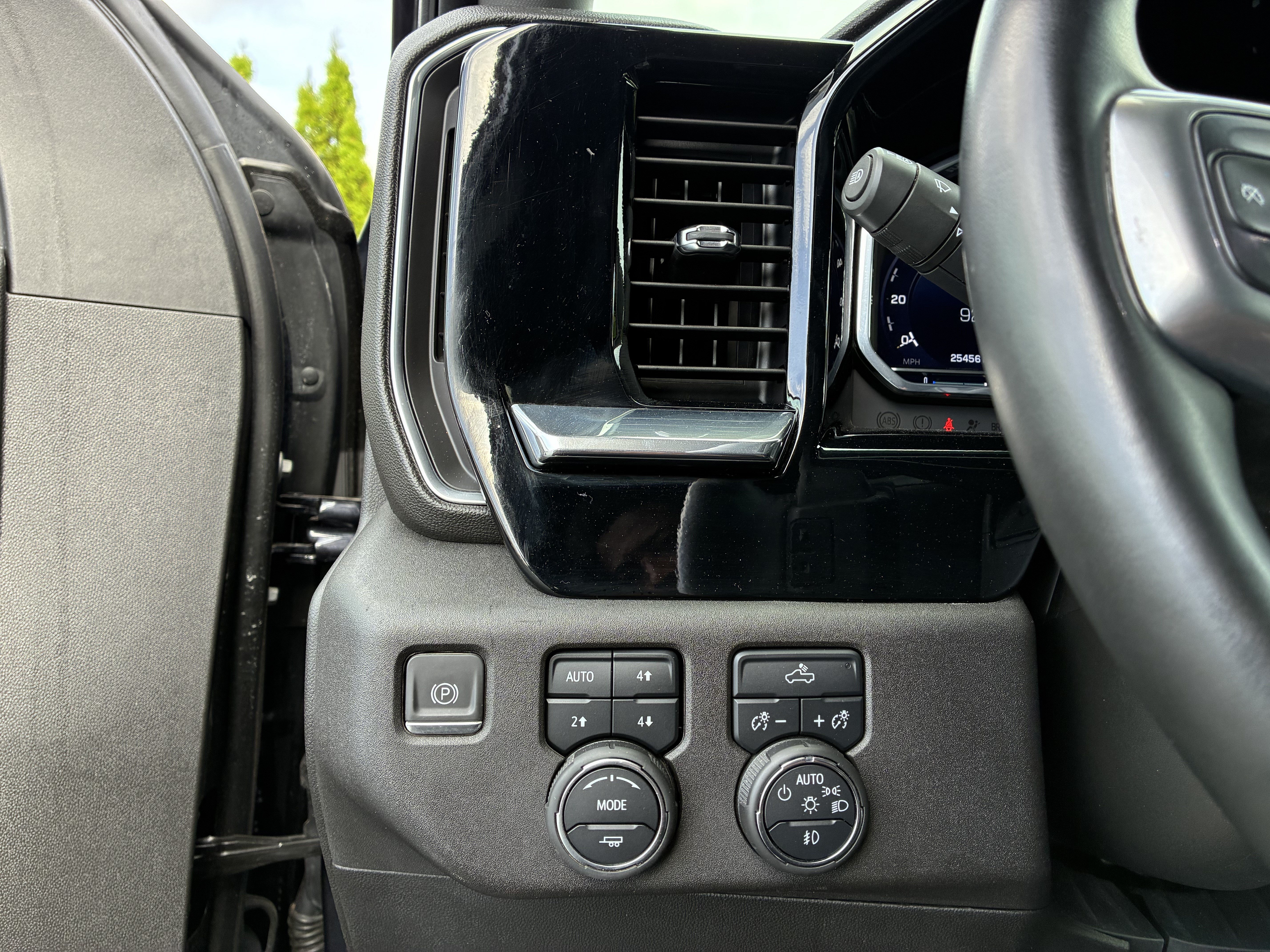 Used 2024 Chevrolet Silverado 1500 RST w/ Convenience Package II AWD/4WD image 27