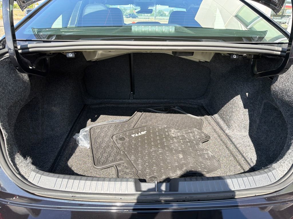 Used 2025 Volkswagen Jetta SE w/ Sunroof Package FWD image 22