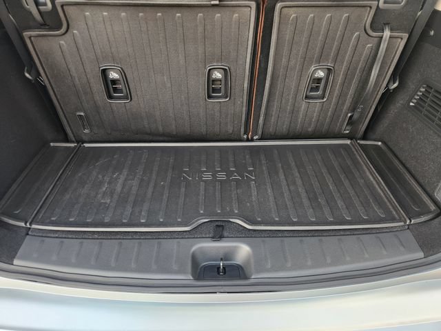 Used 2025 Nissan Pathfinder Platinum w/ Lighting Package (N93) FWD image 32