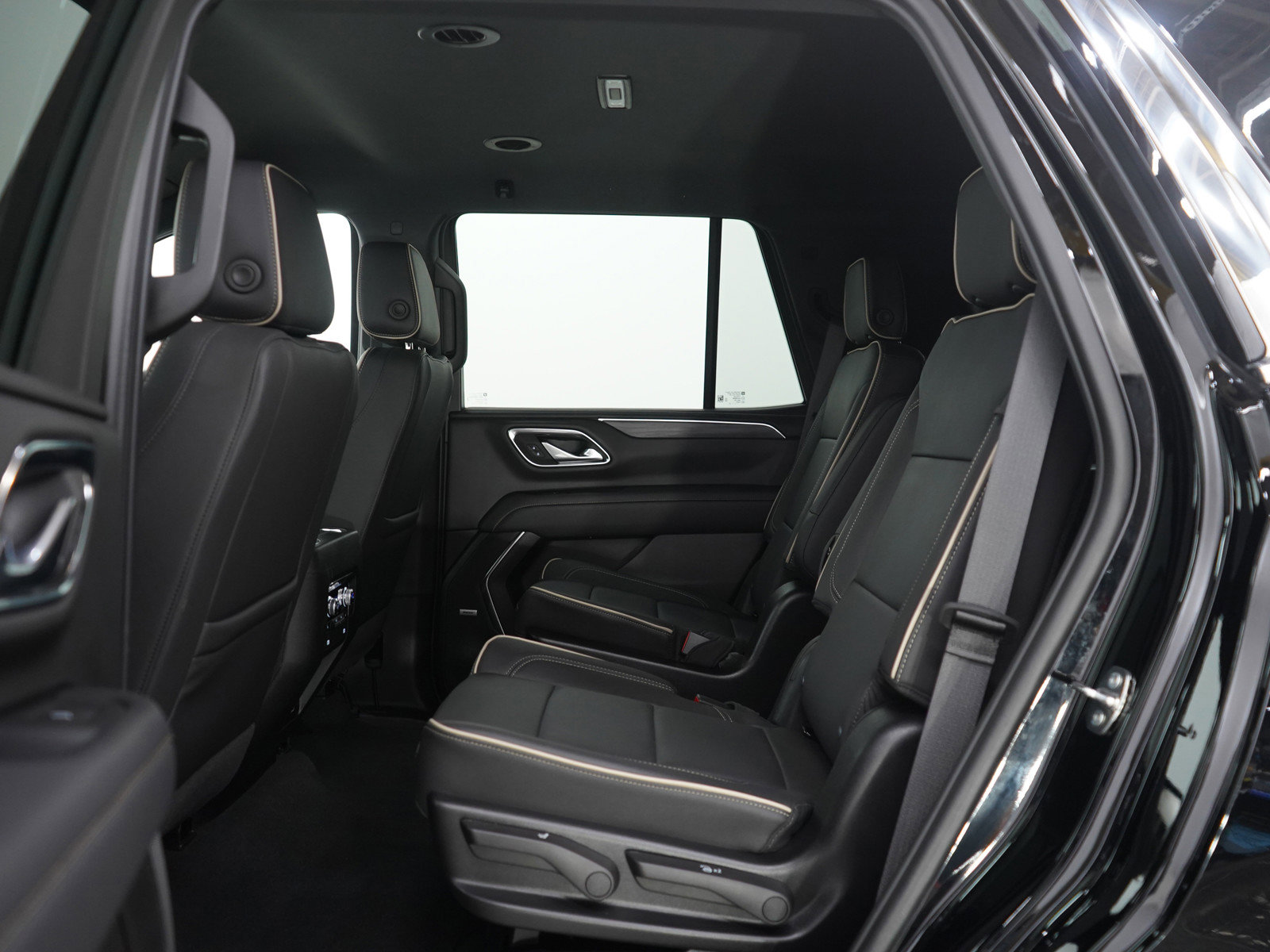 Used 2024 GMC Yukon SLT w/ SLT Luxury Package image 20