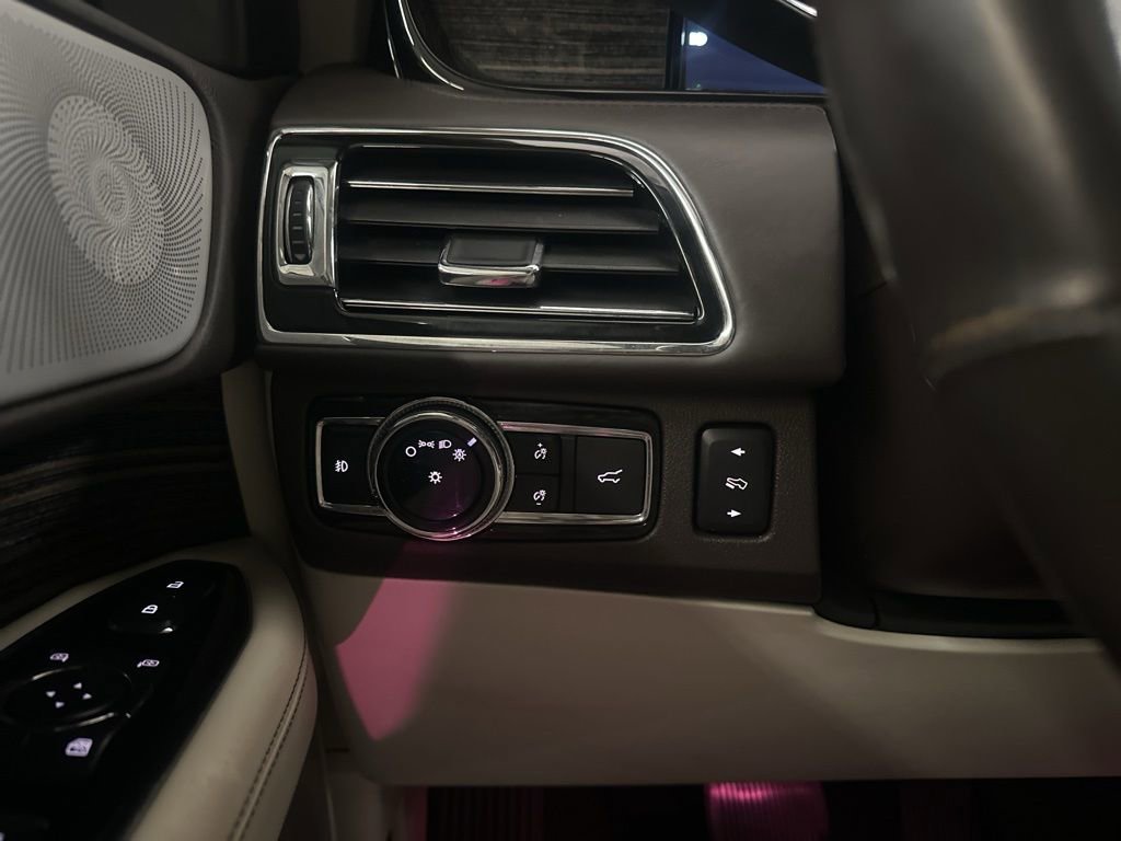 Used 2020 Lincoln Navigator Black Label w/ Cargo Convenience Package image 24