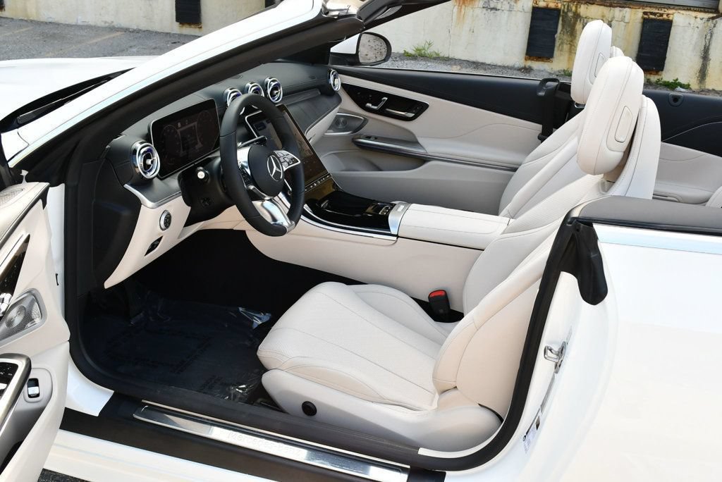 Used 2024 Mercedes-Benz CLE 300 4MATIC Cabriolet image 14