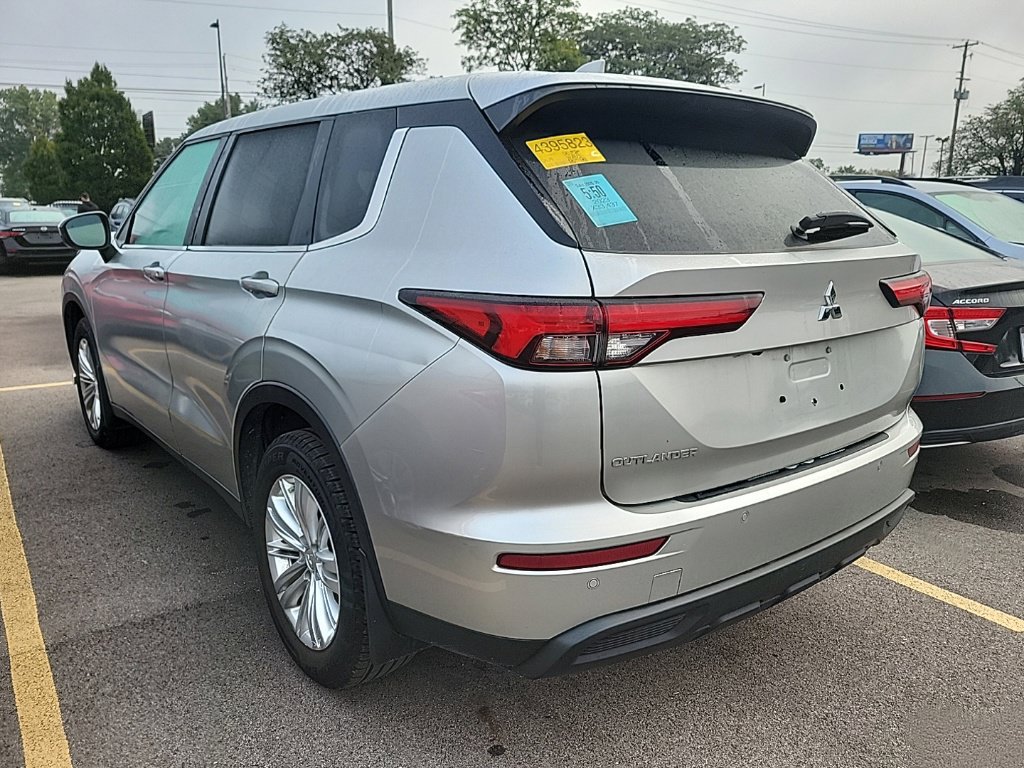 Used 2023 Mitsubishi Outlander ES AWD/4WD image 4