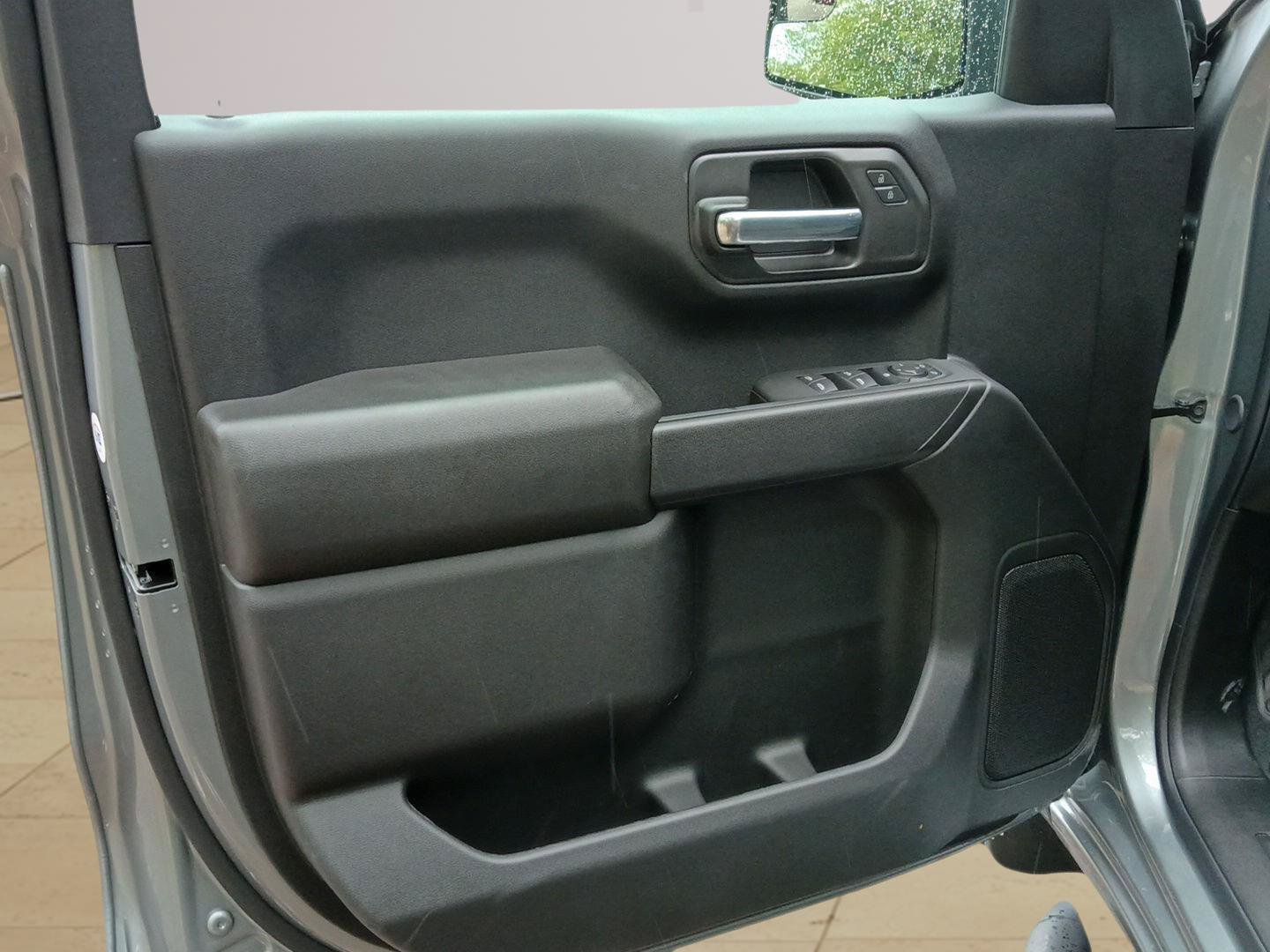 New 2026 Chevrolet Silverado 1500 Custom w/ LPO, Dark Essentials Package AWD/4WD image 17