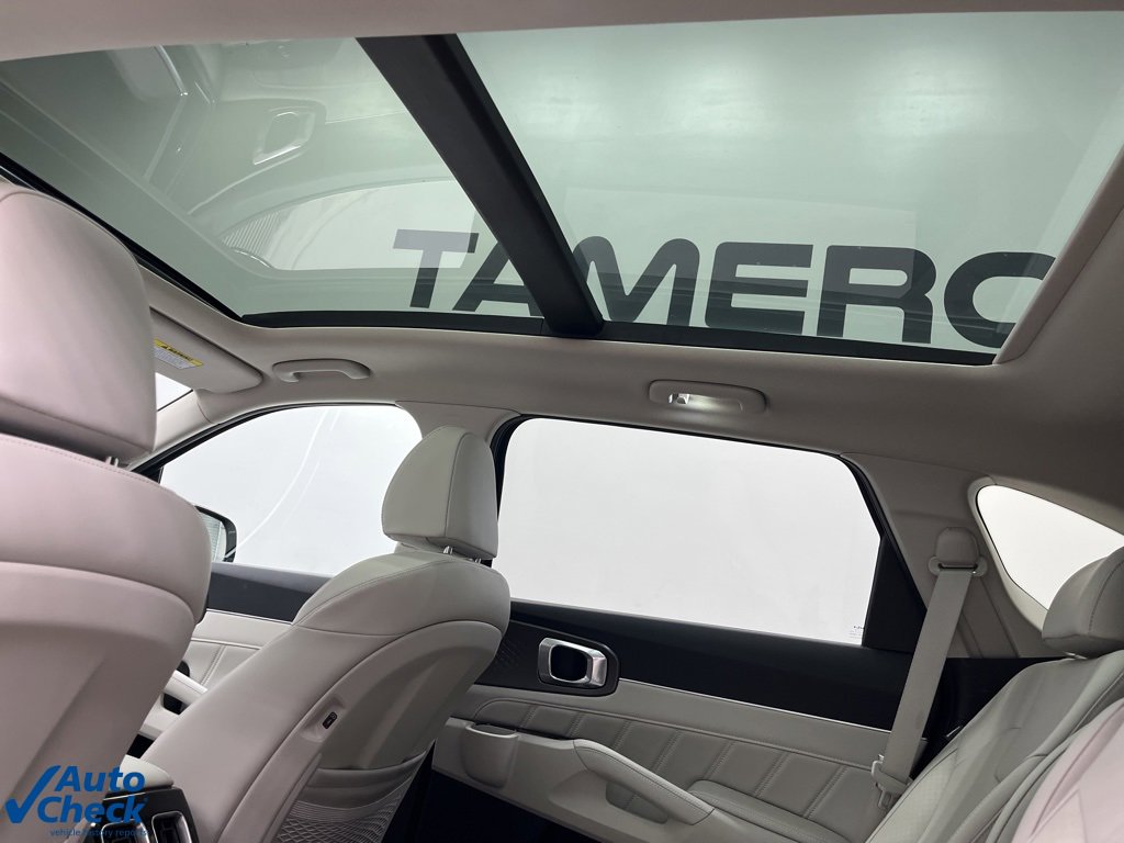 Used 2025 Kia Sorento SX image 17