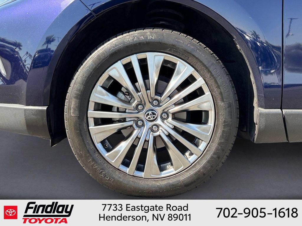 Certified 2021 Toyota Venza XLE w/ Softex Package AWD/4WD image 12