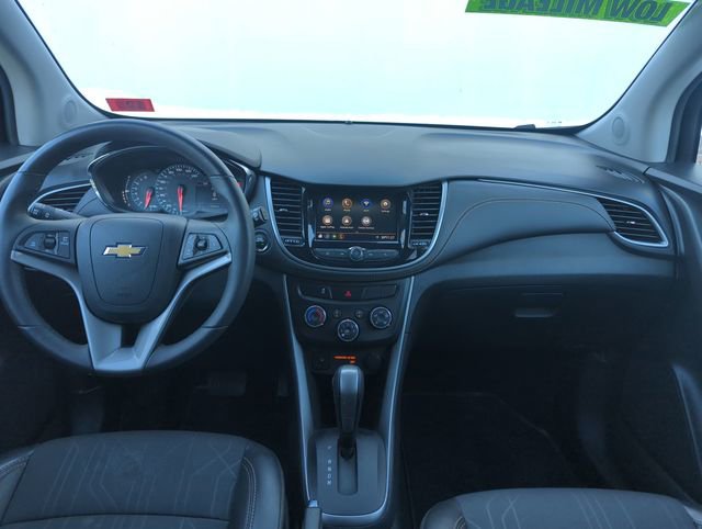 Used 2022 Chevrolet Trax LT w/ Midnight Edition image 19