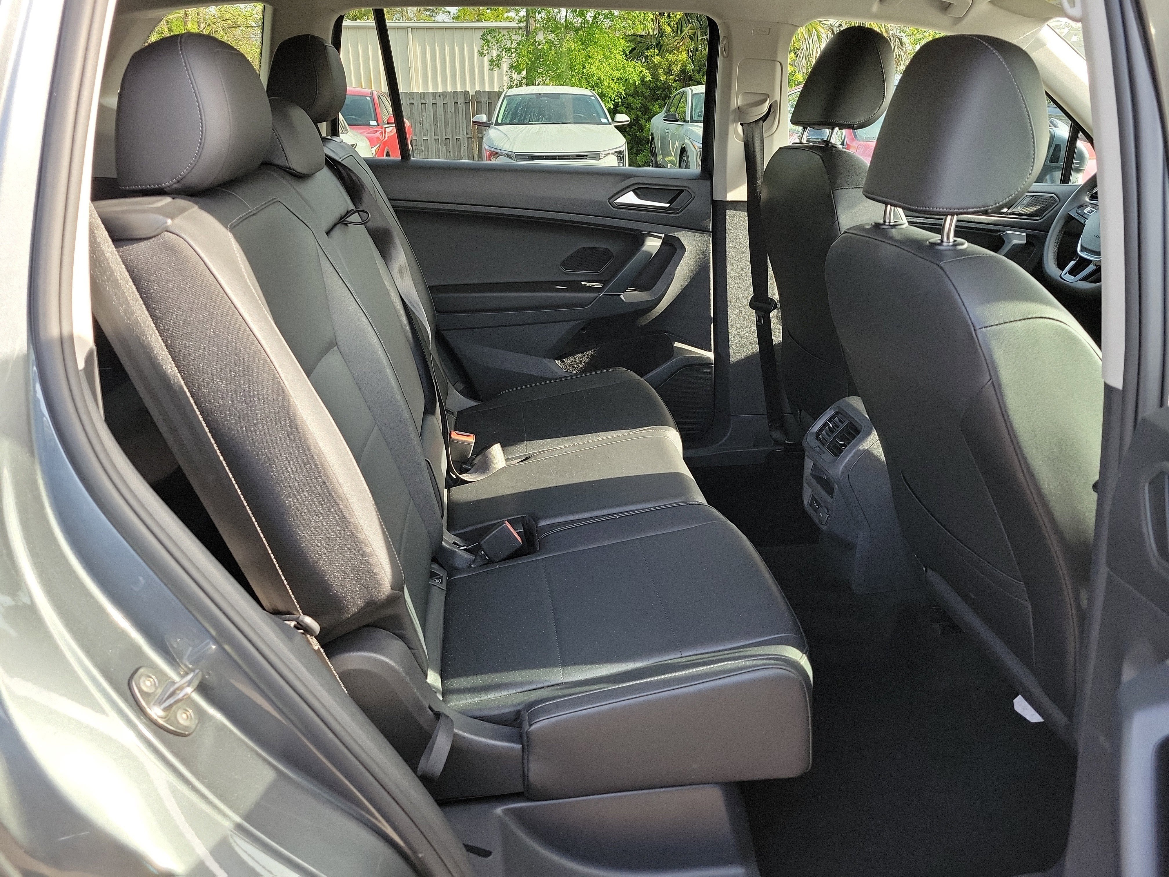 Used 2020 Volkswagen Tiguan SE image 13