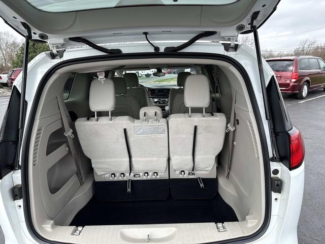 Used 2017 Chrysler Pacifica LX FWD image 28