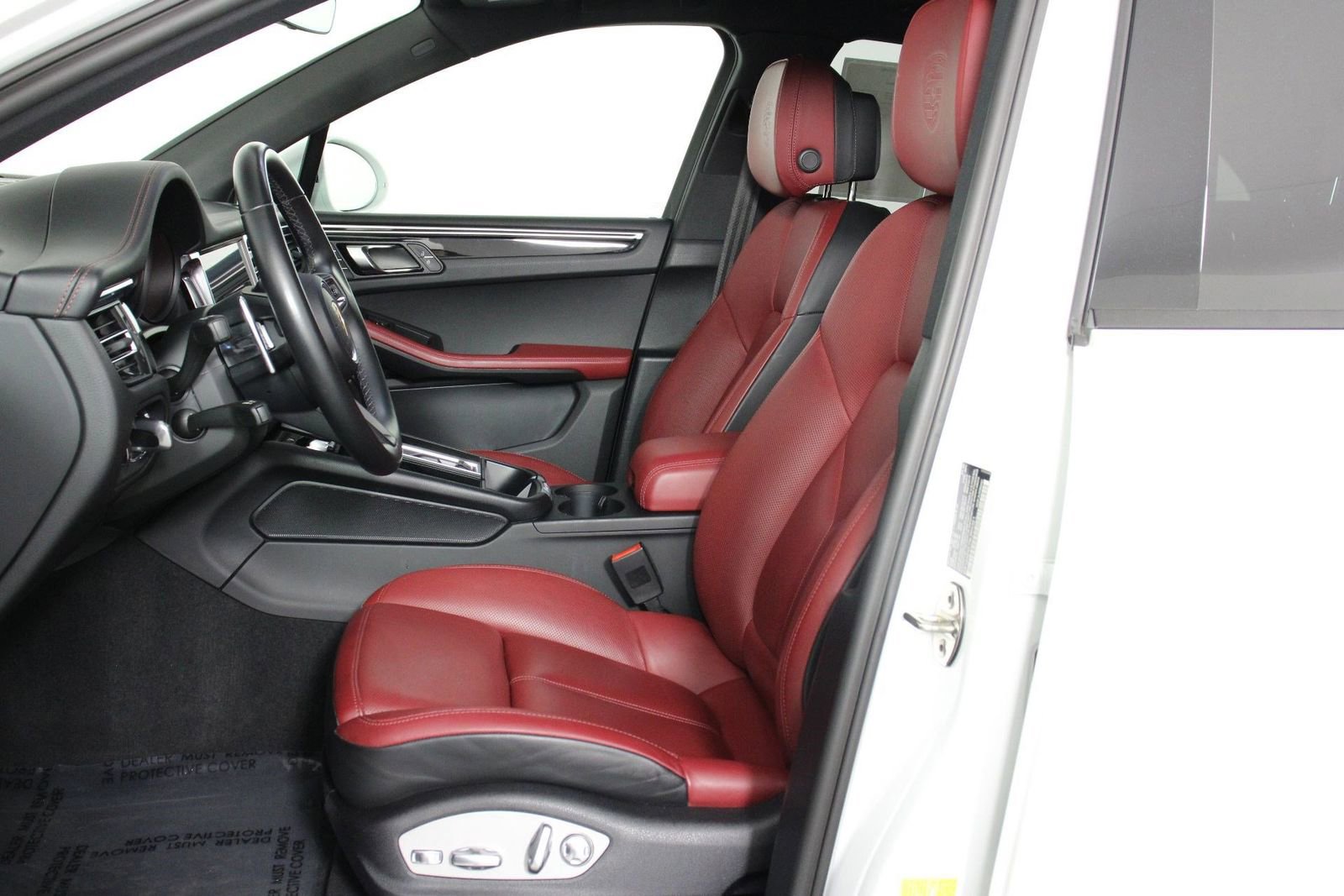Certified 2022 Porsche Macan AWD/4WD image 5