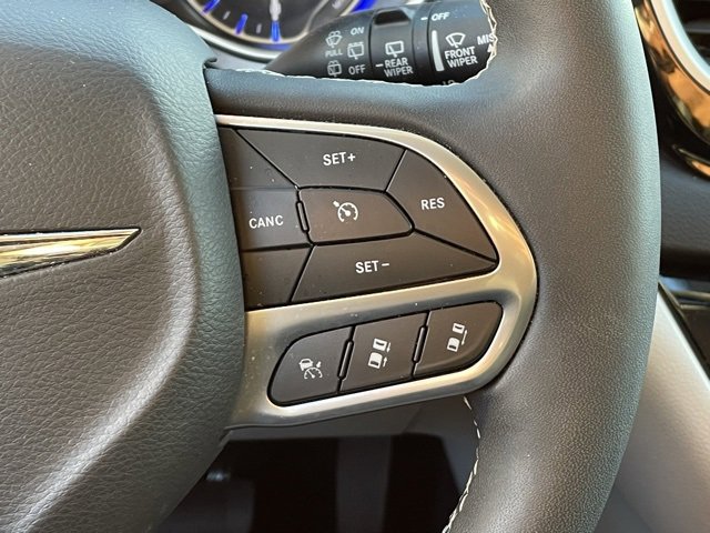 Certified 2024 Chrysler Pacifica Touring-L image 25