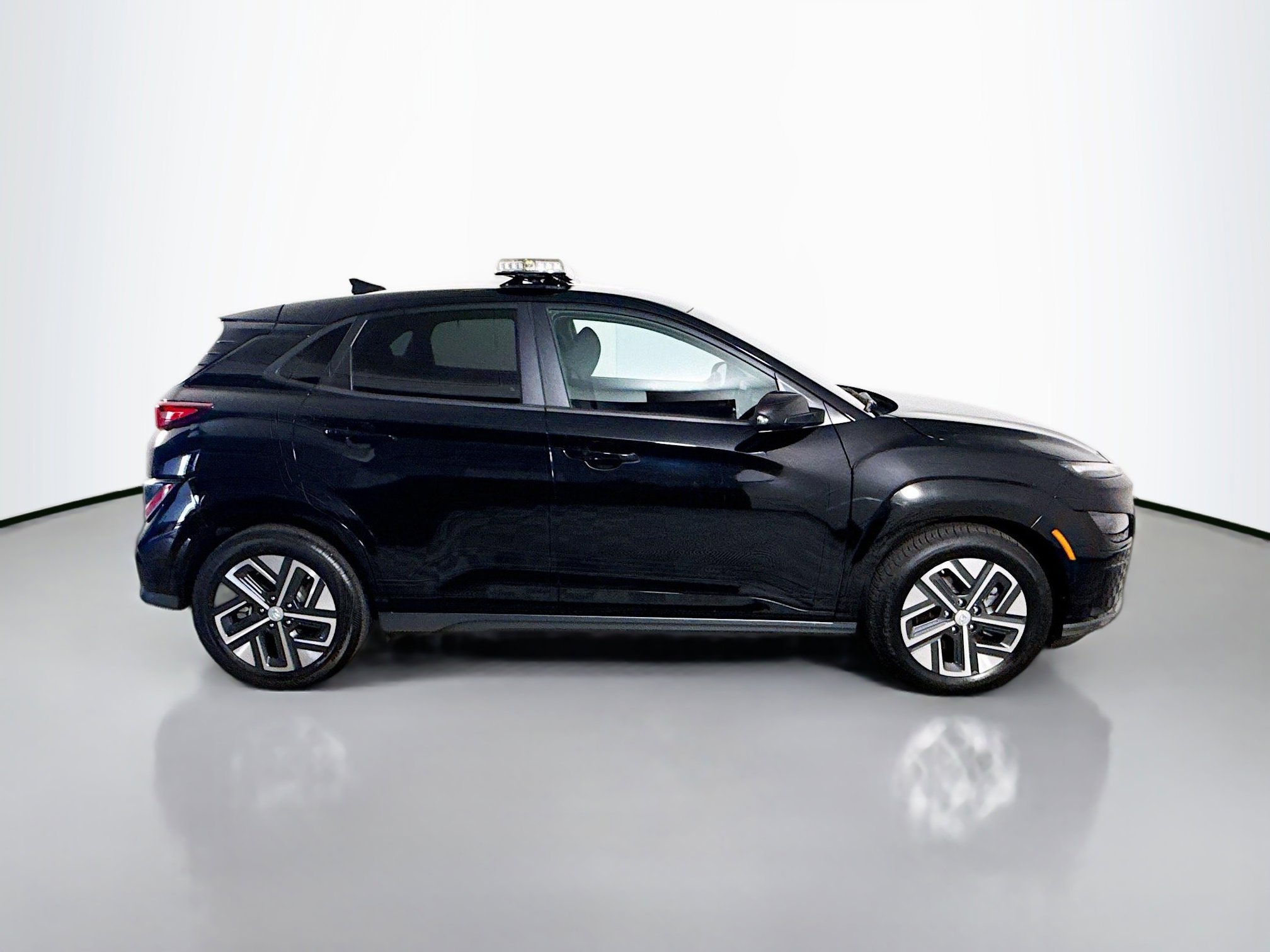 Used 2023 Hyundai Kona SE w/ Cargo Package image 11