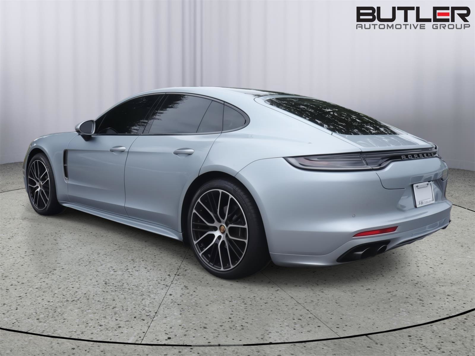 Used 2023 Porsche Panamera Platinum Edition w/ Sportdesign Package RWD image 4