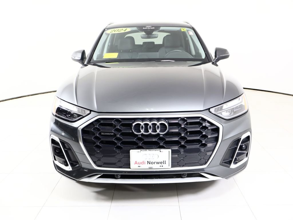 Used 2024 Audi Q5 e Premium w/ Convenience Package image 9