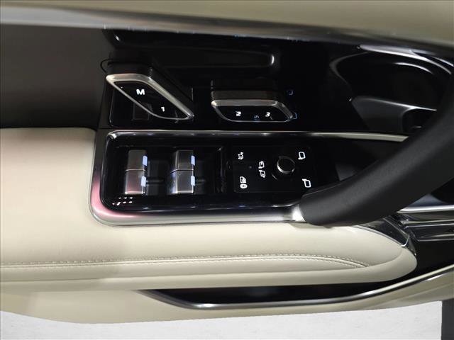 Used 2023 Land Rover Range Rover Long Wheelbase SE AWD/4WD image 30