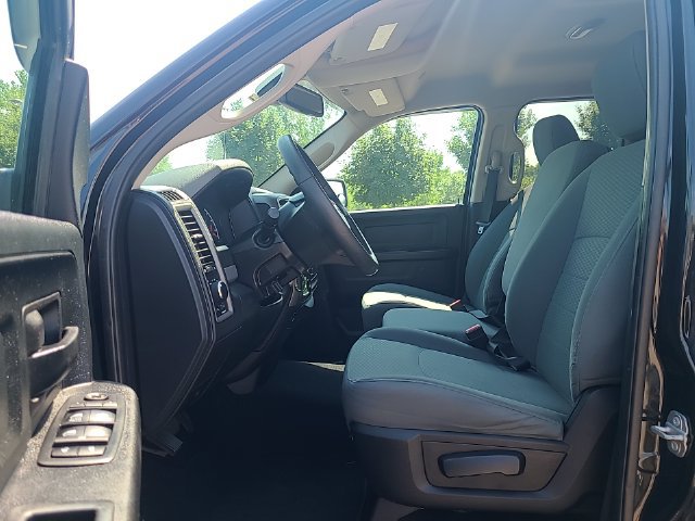 Used 2018 RAM 1500 ST w/ SXT Appearance Group AWD/4WD image 12