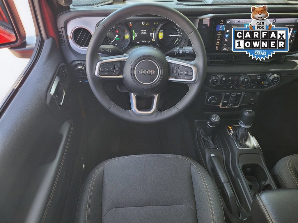 Used 2025 Jeep Wrangler Unlimited Sahara AWD/4WD image 11