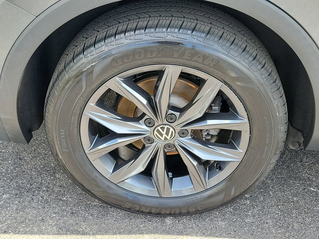 Used 2023 Volkswagen Tiguan SE image 6